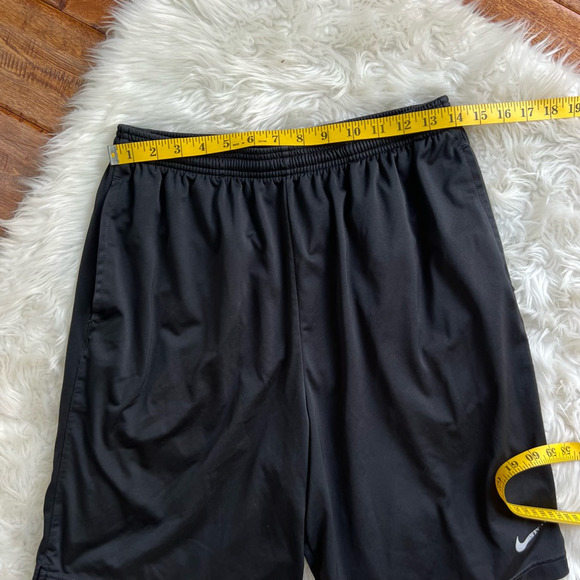 Nike Mens Fitness Shorts Black Flat Front Pockets Elastic Waist Light Weight M - Picture 4 of 8